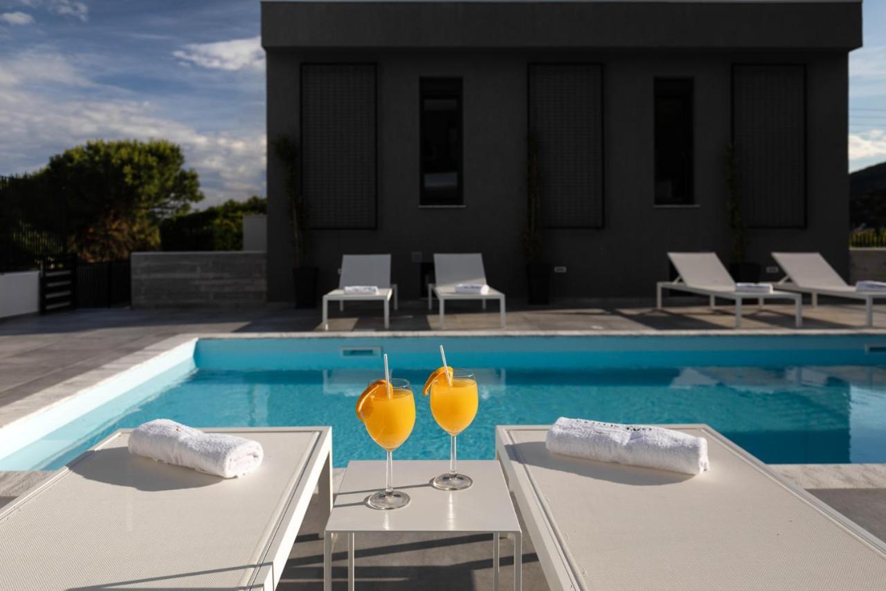Cove Suites Nea Iraklitsa Exteriér fotografie