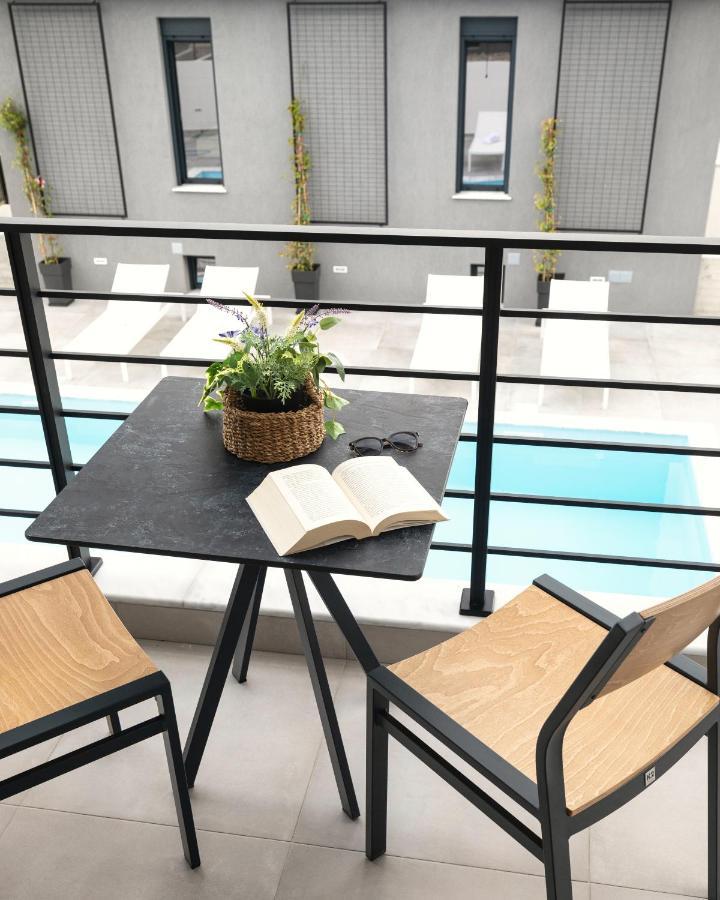 Cove Suites Nea Iraklitsa Exteriér fotografie